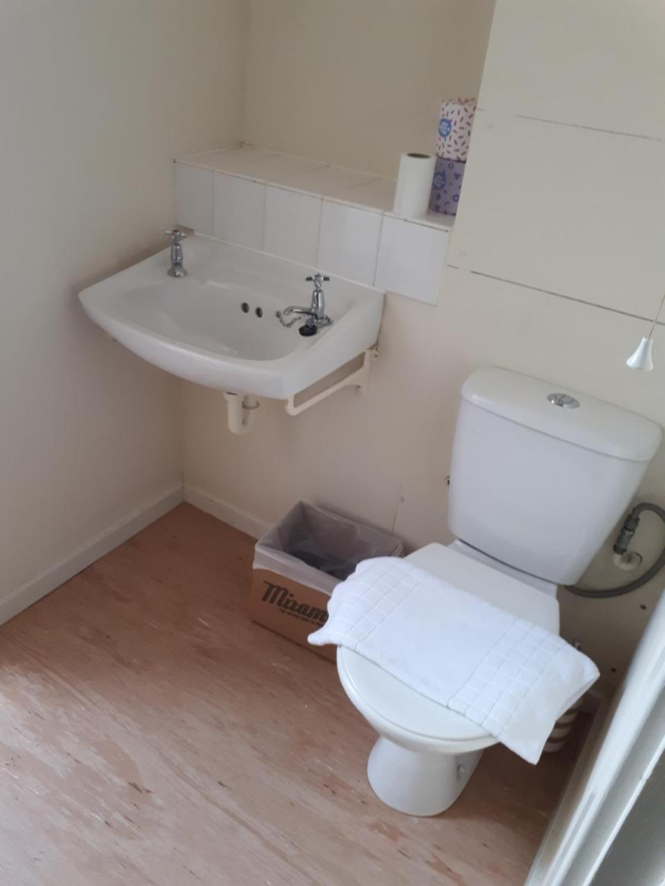 Marvellous Meridian Maisonette Ifield エクステリア 写真