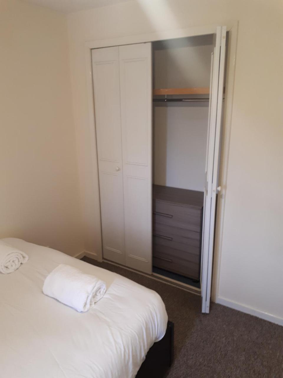 Marvellous Meridian Maisonette Ifield エクステリア 写真